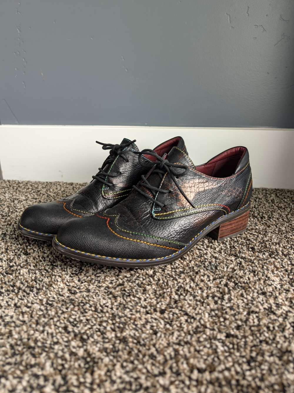 Women's Leather Wingtip Oxford with Multicolor Stitching - 8